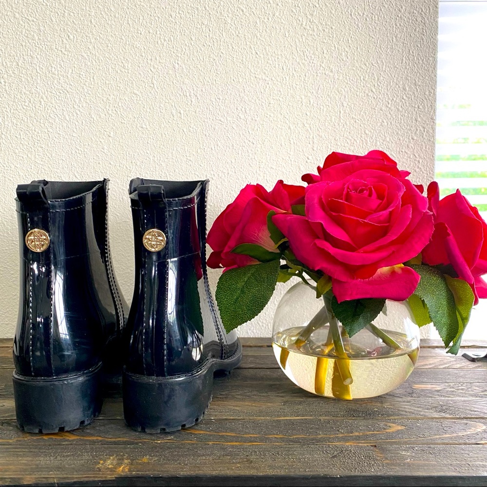 Nicole Miller Shiny Patent Leather Ankle Rain Boots (size 6)🌹